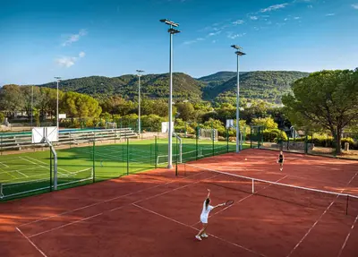 Tereni za tenis i/ili skvoš u sklopu objekta Valamar Amicor Resort ili u blizini