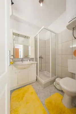 Kupaonica u objektu Studio apartment in Bol with sea view, terrace, air conditioning, WiFi 3634-1