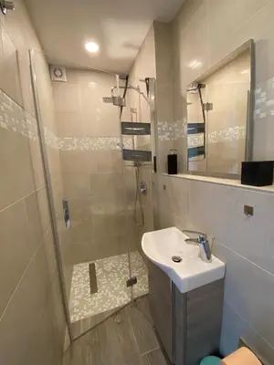 Kupaonica u objektu Villa Beach House Sumartin with Heated Pool