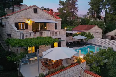 Bazen u objektu Villa Beach House Sumartin with Heated Pool ili u blizini