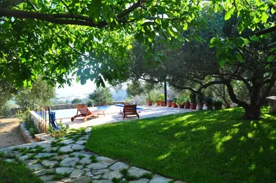 Vrt u objektu Holiday house in Bol with sea view, terrace, air conditioning, WiFi 120-1