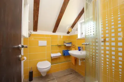 Kupaonica u objektu Secluded family friendly house Skrip, Brac - 18944