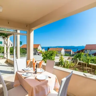Apartment in Bol with sea view