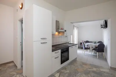 Kuhinja ili čajna kuhinja u objektu Apartments Roža