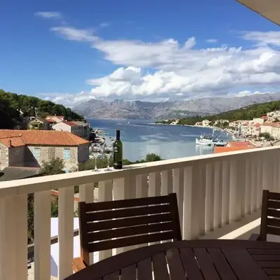 Apartment in Povlja with sea view