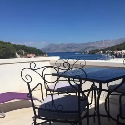 Apartment in Povlja with sea view