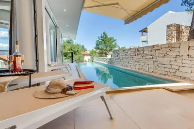 Bazen u objektu Luxe villa 2 pools, sauna ili u blizini