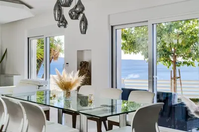 Tlocrt objekta Seaview Villa MaToLi with heated 50sqm pool and 4 bedrooms, close to Split