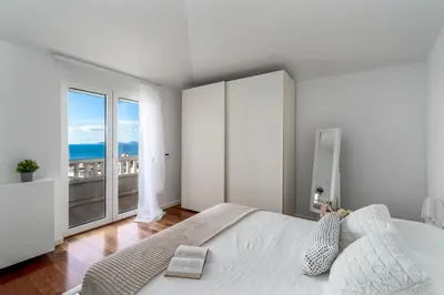 Tlocrt objekta Seaview Villa MaToLi with heated 50sqm pool and 4 bedrooms, close to Split