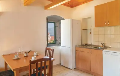 Kuhinja ili čajna kuhinja u objektu Nice Home In Postira With Kitchen