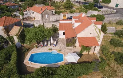 Bazen u objektu Holiday Home Svjosipa ili u blizini