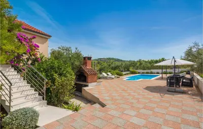 Bazen u objektu Amazing Home In Milna ili u blizini