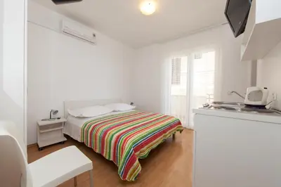 Krevet ili kreveti u jedinici u objektu Apartments by the sea Brela, Makarska - 19205