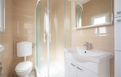 Kupaonica u objektu 2 Bedroom Beautiful Apartment In Podstrana