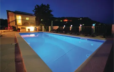Bazen u objektu Holiday Home Podaspilje I ili u blizini