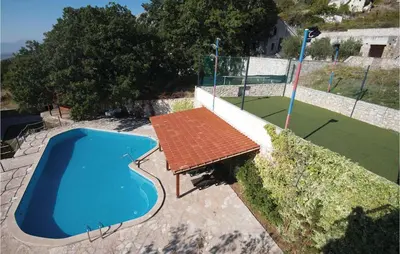 Bazen u objektu Lovely Home In Podstrana ili u blizini