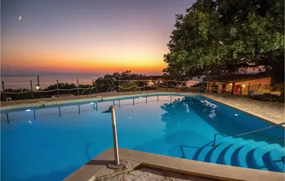 Bazen u objektu Lovely Home In Podstrana ili u blizini