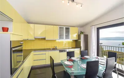 Kuhinja ili čajna kuhinja u objektu Beach Front Home In Omis