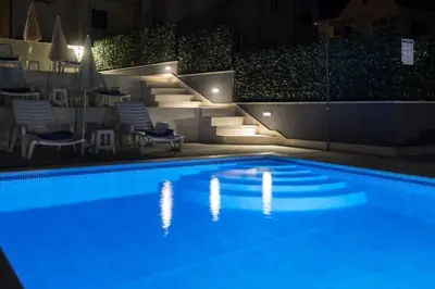 Bazen u objektu Apartments Jakov ili u blizini