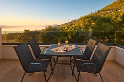 Pogled na planine ili pogled na planine iz apartmana
