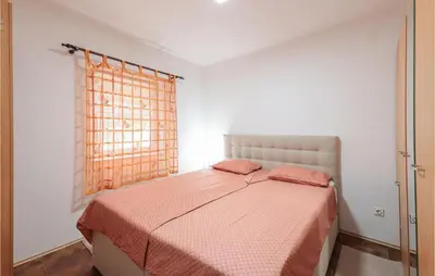 Krevet ili kreveti u jedinici u objektu Gorgeous Apartment In Lokva Rogoznica