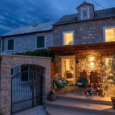 Nona Vi - Boutique Stone House