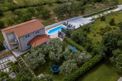 Bazen u objektu Villa Arbareto with heated swimming pool ili u blizini