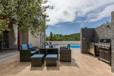 Tlocrt objekta Villa Arbareto with heated swimming pool