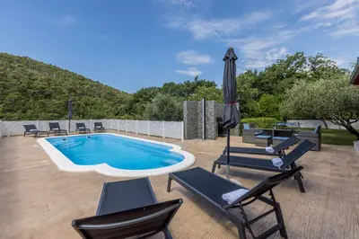 Bazen u objektu Villa Arbareto with heated swimming pool ili u blizini