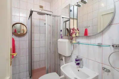 Kupaonica u objektu Golden View Apartment