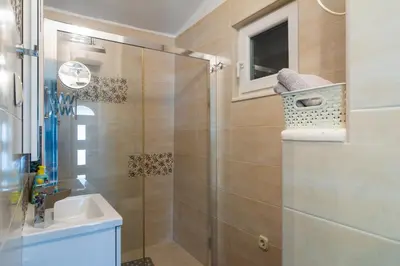 Kupaonica u objektu Kuća za odmor R&A