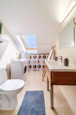 Kupaonica u objektu Luka's SEA View Terrace & Steps from the Beach apartment