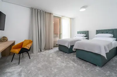 Krevet ili kreveti u jedinici u objektu Beachfront Villa Erce with private 40sqm heated pool, a Gym, 7 en-suite bedrooms, a rooftop terrace, 2 living areas