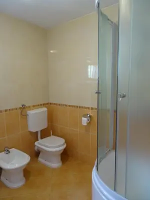 Kupaonica u objektu 6 pax Apertment ON THE BEACH with Terrace, Sea view, Garden, Parking ensured, first floor