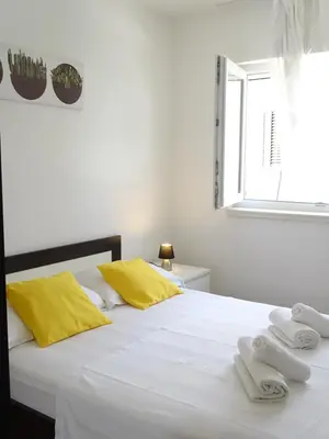 Krevet ili kreveti u jedinici u objektu 4pax Apartment ON THE BEACH with garden, sea view, terrace & parking - Ap A1
