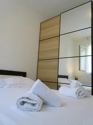Krevet ili kreveti u jedinici u objektu ON THE BEACH 4-pax Apartment A2 with a terrace & sea view
