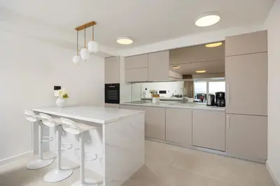 Kuhinja ili čajna kuhinja u objektu Seaside Luxury Apartment Tanita