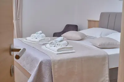 Krevet ili kreveti u jedinici u objektu M Entire floor in a spacious house with pool