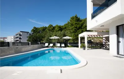 Bazen u objektu Lovely Apartment In Baska Voda ili u blizini