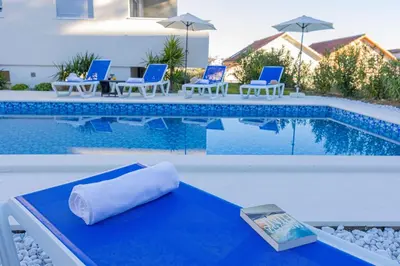 Bazen u objektu R&R Residence Podstrana ili u blizini