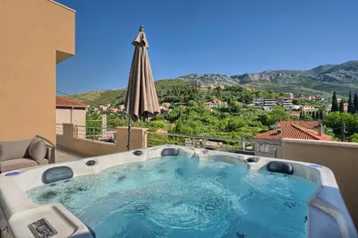 Pogled na planine ili pogled na planine iz apartmana