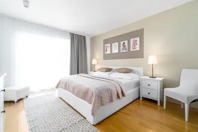 Krevet ili kreveti u jedinici u objektu Villa Nina with private 32 sqm heated pool, 5 bedrooms, fun zone, 850m from the beach