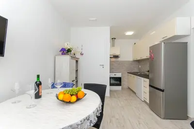 Kuhinja ili čajna kuhinja u objektu Apartment Paradise
