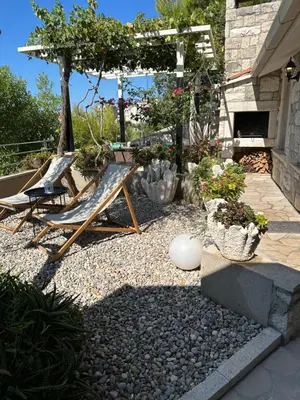 Vrt u objektu Romantic Stone- Studio apartman
