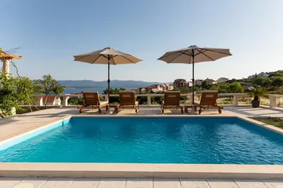 Bazen u objektu Olive Trees Cottage ili u blizini