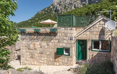 Pogled na planine ili pogled na planine iz vikendica