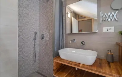 Kupaonica u objektu Nice Apartment In Supetar With Wifi