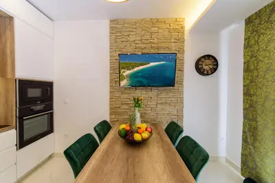 TV i/ili zabavni centar u objektu Apartmani Bokin