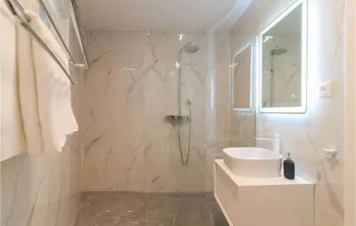 Kupaonica u objektu Cozy Home In Sumartin