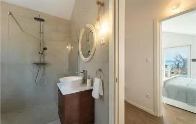 Kupaonica u objektu Stunning Home In Sumartin